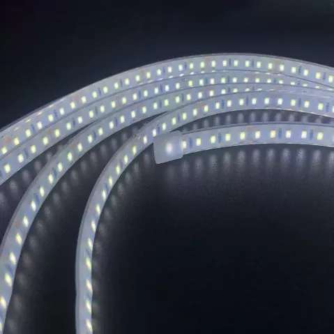 Paano Mo Pipiliin ang Pinakamahusay na 12V Outdoor LED Strip Light para sa Iyong Proyekto